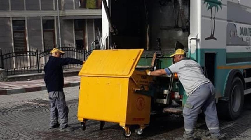 S&ouml;ğ&uuml;t&rsquo;te &ccedil;&ouml;p konteynırları yıkanarak temizleniyor