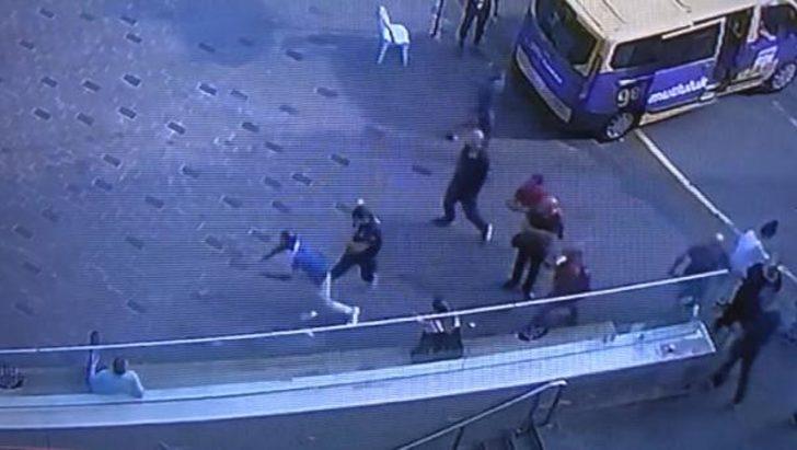 Taksim'de dolandırıcıya polis çelmesi G2