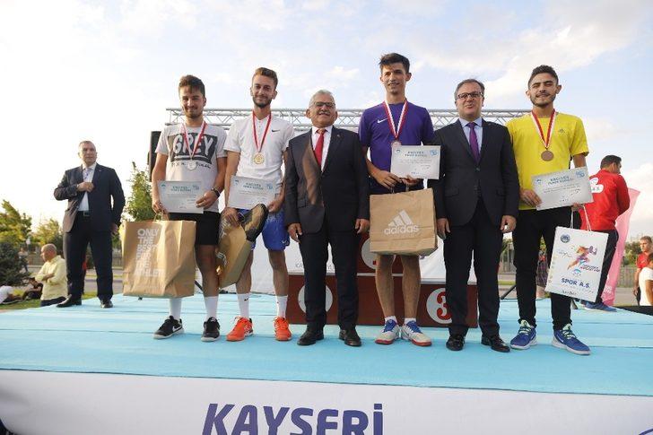 Spor A.Ş. tarafından 1. Erciyes Tenis Turnuvası düzenlendi G5