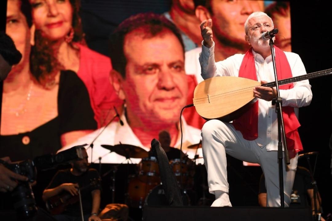 Zafer coşkusu Onur Akın ve &Ouml;zlem &Ouml;zdil konserleri ile ta&ccedil;landı