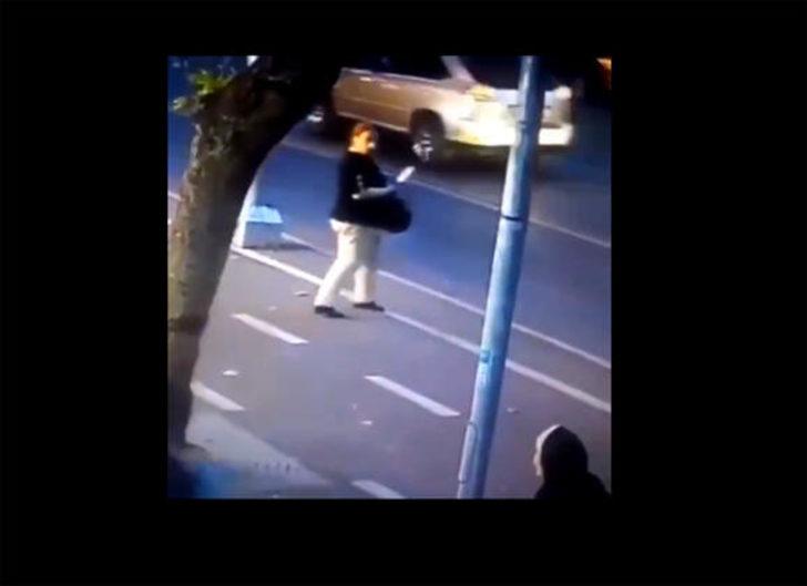 Kaldırımda vahşet! Ailesi ile yürüyen çocuklara bıçakla saldırdı G2