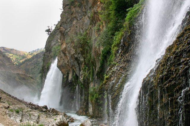 Kapuzbaşı Şelalesi’ne ziyaretçi akını