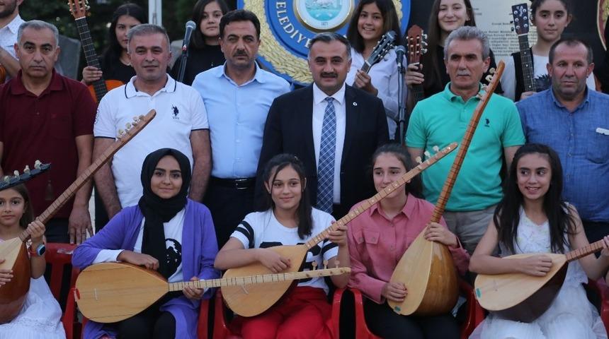 Yaz Kursu Öğrencilerinin Müzik Dinletisi Büyük Beğeni Topladı