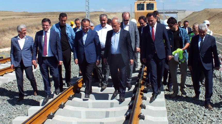 Bakan Turhan: İstanbul-İzmir otoyolunu 2,5 milyona yakın araç kullandı