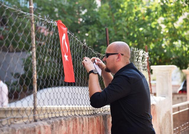 Plajda çantaları çalınan tatilciler, şortla ortada kaldılar