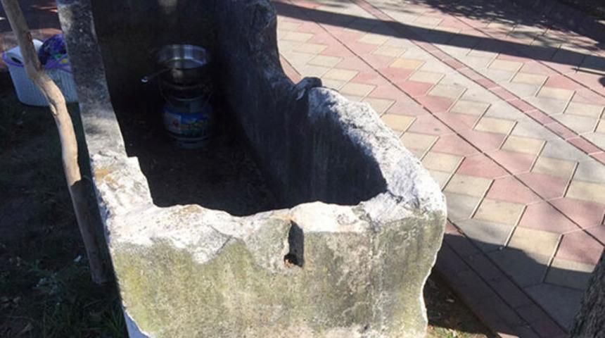 Tarihi lahitin i&ccedil;inde yemek pişirdiler