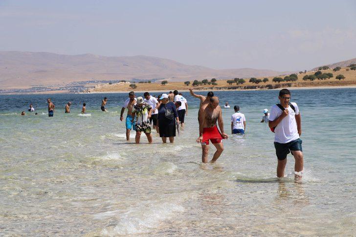 Van Gölü'ndeki Çarpanak Adası'na antik yoldan su altı yürüyüşü G3