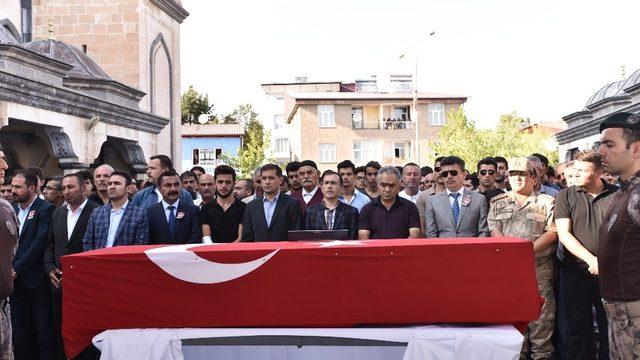 Kazada hayatını kaybeden özel hareket polisi son yolculuğuna uğurlandı