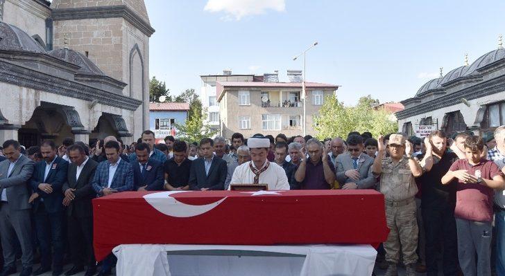 Kazada hayatını kaybeden özel hareket polisi son yolculuğuna uğurlandı G3