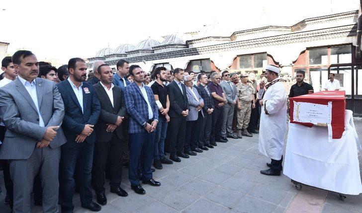 Kazada hayatını kaybeden özel hareket polisi son yolculuğuna uğurlandı G4