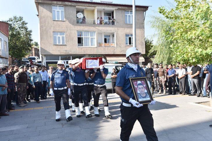 Kazada hayatını kaybeden özel hareket polisi son yolculuğuna uğurlandı G5