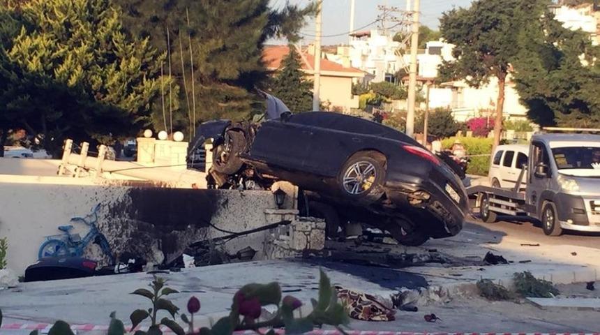 Çeşme’deki kazada lüks aracın ibresi 220’de kilitli kaldı