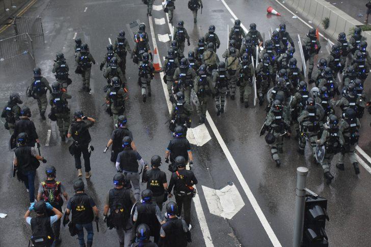 Hong Kong polisinden göstericilere müdahale G4