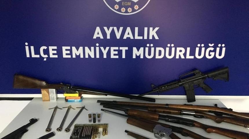 Komşunun şikayeti sonrası ortaya çıktı! Ev değil sanki cephanelik!