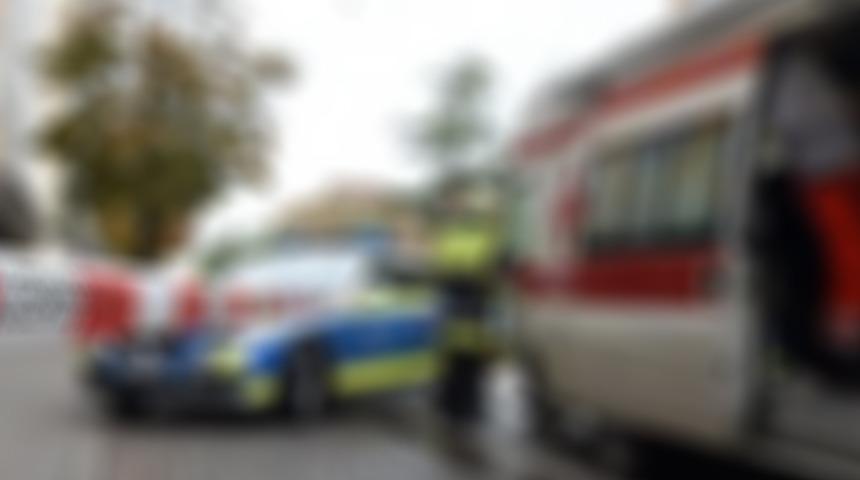 Almanya'da konserde fırtına nedeniyle sahne çöktü! Yaralılar var