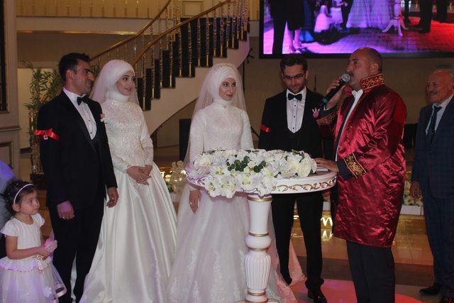 İki kardeş aynı d&uuml;ğ&uuml;nde evlendi 3