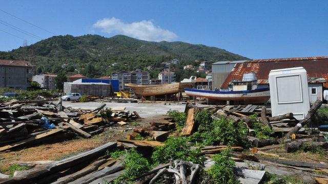 Osmanlı donanmasına gemi yapılan ilçede şimdi barakalarda tekne yapılıyor