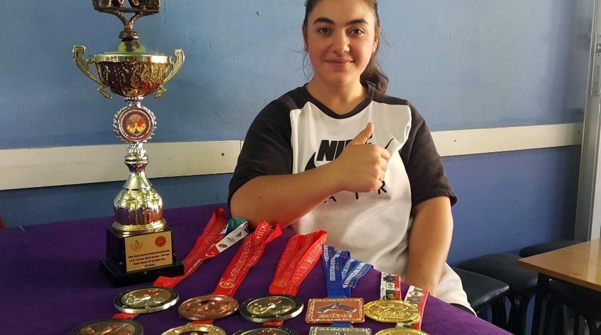 İl&ccedil;enin ilk ve tek kadın milli bilek g&uuml;reş&ccedil;isinin hedefi d&uuml;nya şampiyonluğu