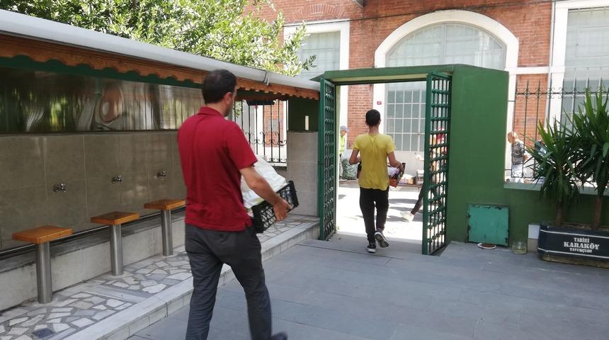 Beyoğlu'nda paranın ge&ccedil;mediği hayır pazarı