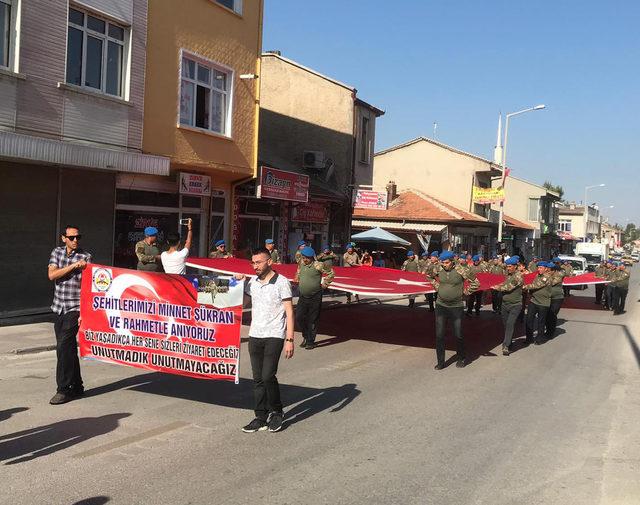 Şehit asker arkadaşlarının mezarlarını ziyaret ettiler