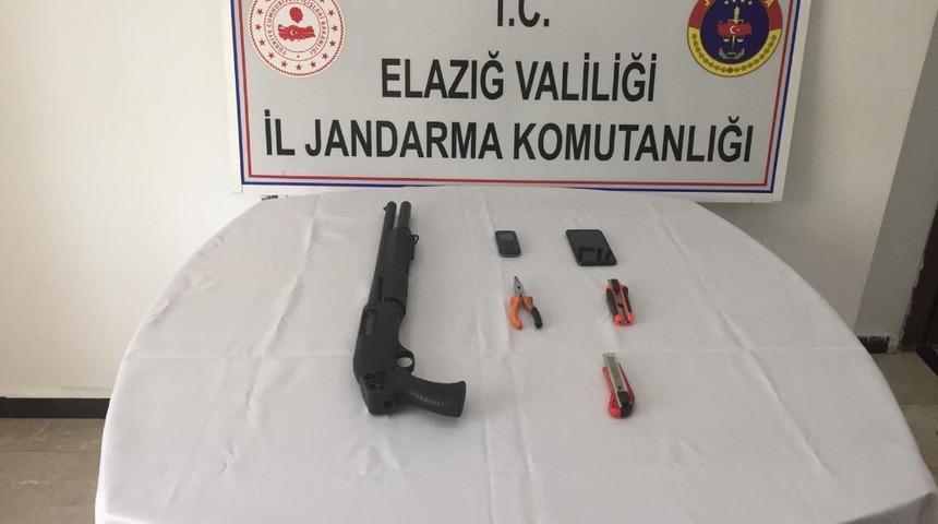 Elazığ&rsquo;da jandarma ekipleri hırsızları su&ccedil; &uuml;st&uuml; yakaladı