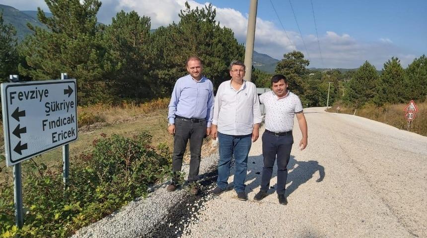 Gemlik&rsquo;te k&ouml;y yollarına B&uuml;y&uuml;kşehir&rsquo;den soğuk asfalt