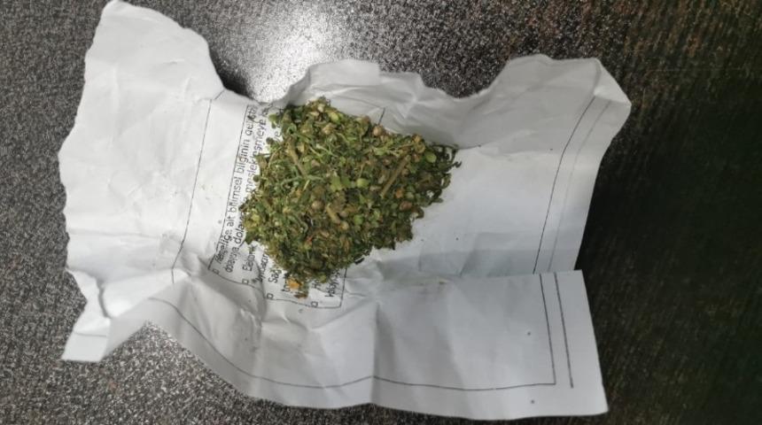 Jandarma ekipleri uyuşturucuya g&ouml;z a&ccedil;tırmıyor