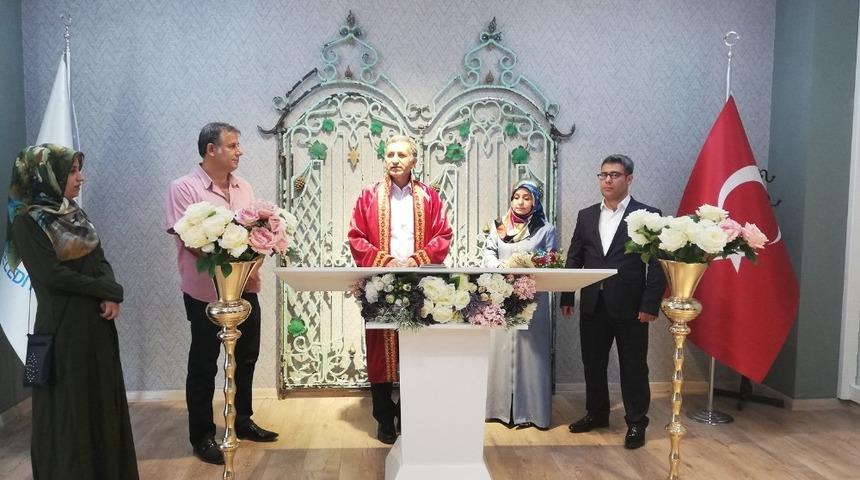 Yeni mekanda çiftlerin yüzü gülüyor