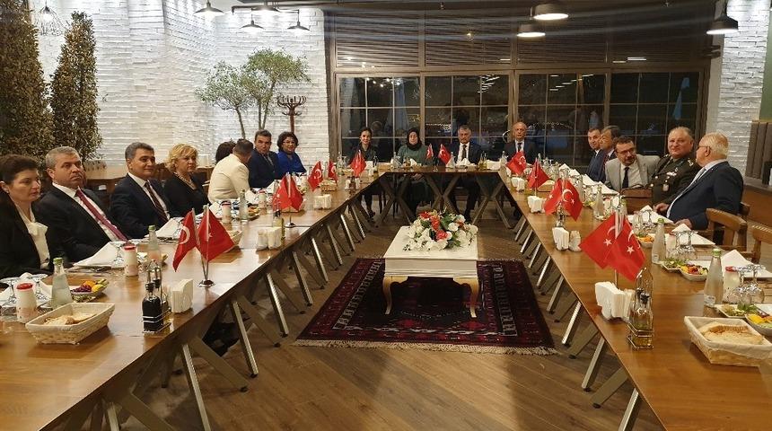 Vali Yazıcı&rsquo;dan komutanlara veda yemeği