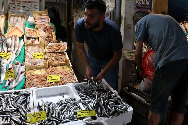 (Yeniden) -Av yasağı bitti İstanbul'da balık tezgahları şenlendi
