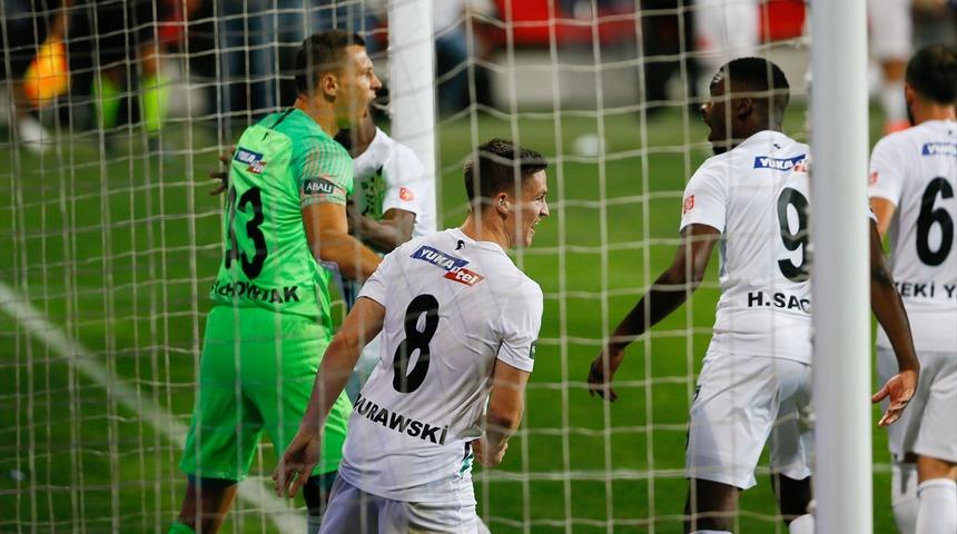 Adam Stachowiak, kurtardığı 3 penaltıyla dikkat çekti