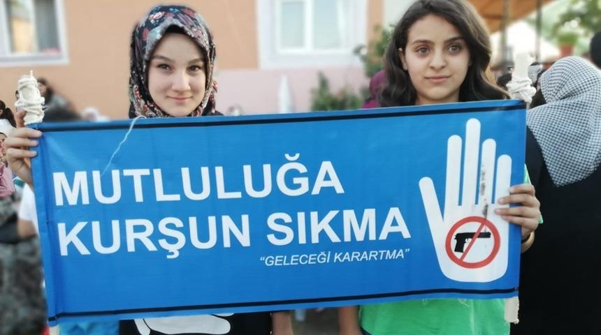 D&uuml;ğ&uuml;nde kadına şiddete dikkat &ccedil;ektiler