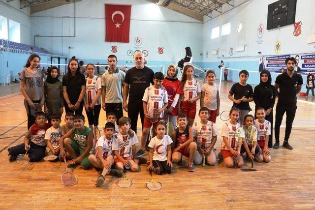 Ağrı’da Zafer Bayramı Badminton Turnuvası düzenlendi