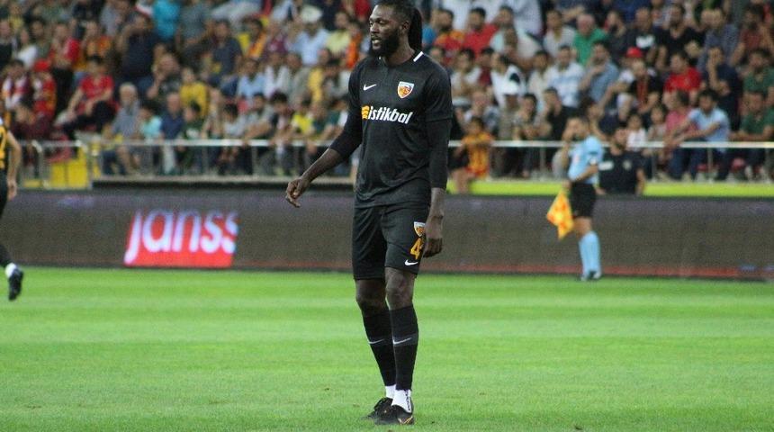 Emmanuel Adebayor ilk ma&ccedil;ına &ccedil;ıktı