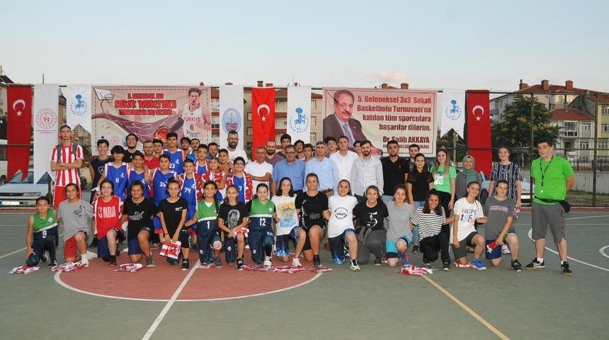 Akşehir&rsquo;de Sokak Basketbolu Turnuvası sona erdi