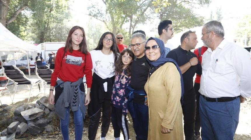 10 bin kişi ile doğa y&uuml;r&uuml;y&uuml;ş&uuml;