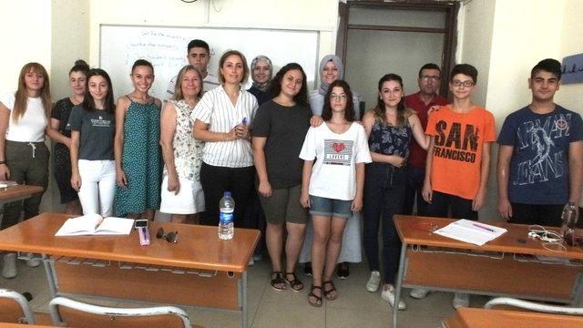 Burhaniye’de üniversite adayları İngilizce kursuna katıldı