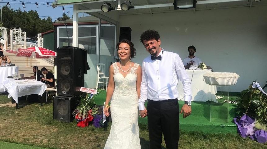 Dindar ailesinin mutlu g&uuml;n&uuml;