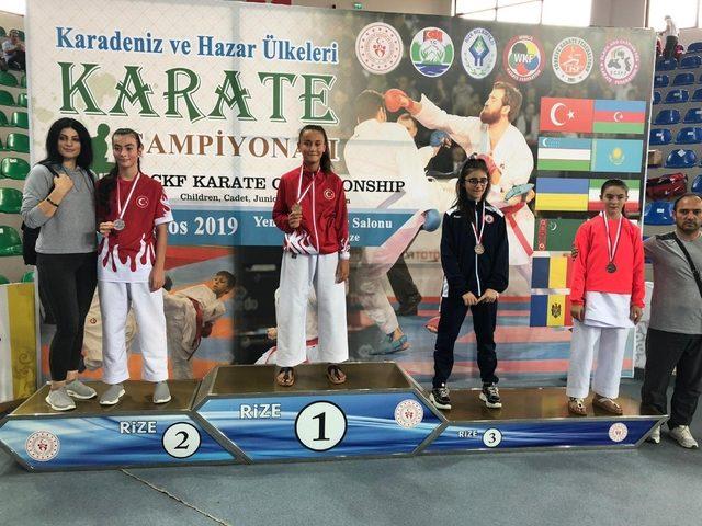 Karate şampiyonasına Kağıtspor damga vurdu