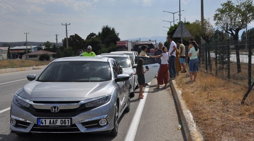Sandıklı&rsquo;da 4 ara&ccedil; kazaya karıştı