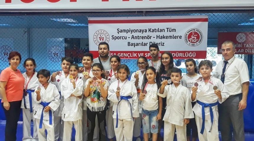 Minik Kaan&rsquo;dan Fo&ccedil;a&rsquo;ya zafer kupası