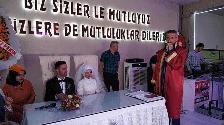 Bu kez kendi oğlunun nikahını kıydı