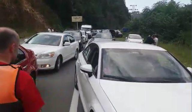 Ayder yolunda heyelan yolu kapattı