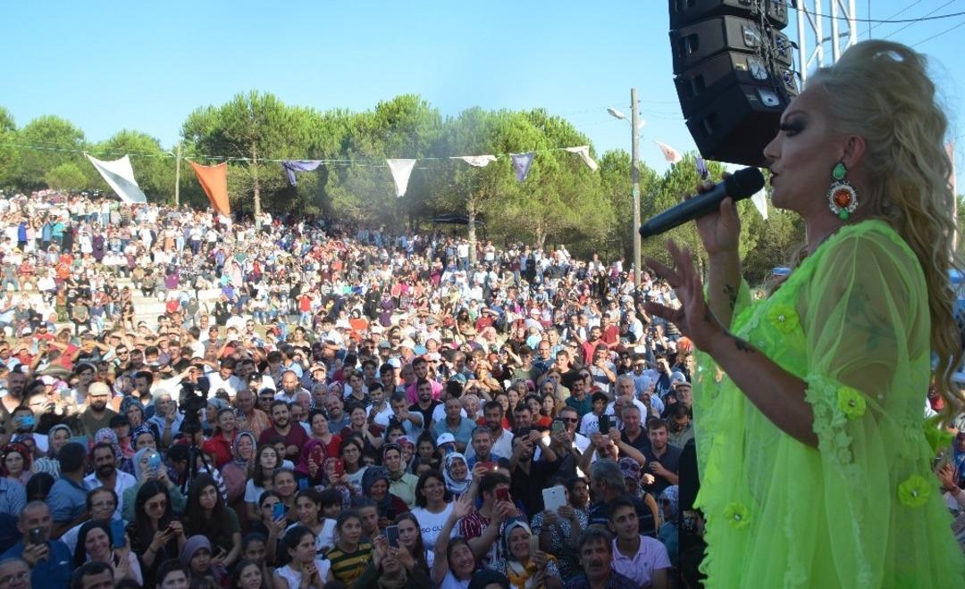 Tarihi karadede panayırında G&uuml;ll&uuml; r&uuml;zgarı esti