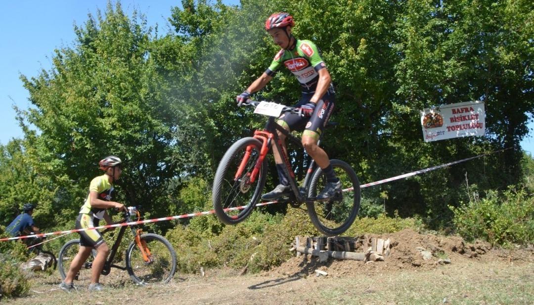 Karadede Panayırında dağ bisikleti yarışması