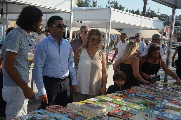 Kuşadası Kitap Nostalji ve Plak Günleri başladı G3