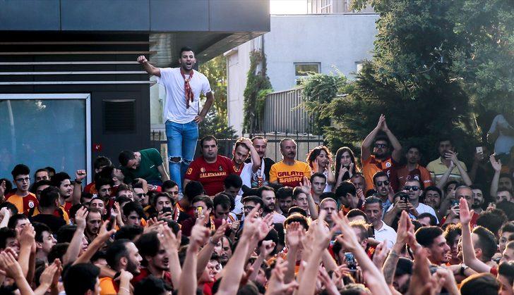 Galatasaray'ın yeni transferi Radamel Falcao, İstanbul'a geldi G3