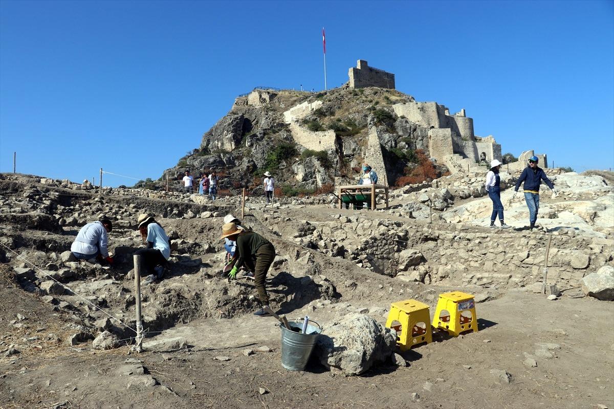 Amasya'da 700 yıllık cami kalıntısı ve sokak bulundu