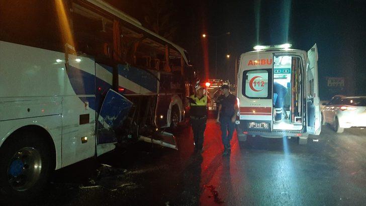 Antalya'da tur minibüsü ile otobüs çarpıştı: 13 yaralı G2