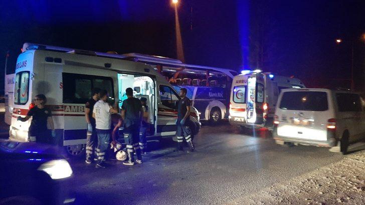 Antalya'da tur minibüsü ile otobüs çarpıştı: 13 yaralı G3